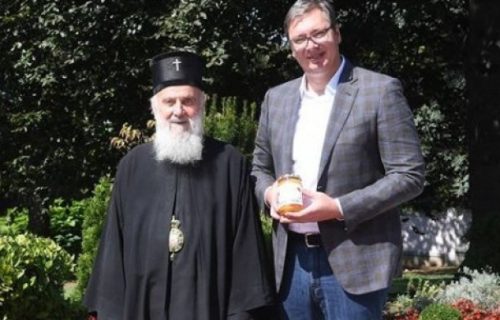 Patrijarh Irinej SPREMIO specijalni poklon za Vučića! Predsednik se odmah pohvalio slikom na INSTAGRAMU