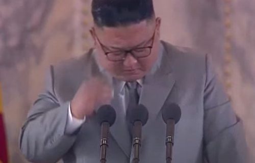 Najstrašniji čovek planete ZAPLAKAO: Kim Džong Un pokazao emocije na vojnoj paradi (FOTO+VIDEO)