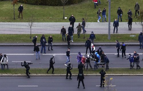 Belorusija ponovo na nogama! Novi PROTESTI u Minsku, policija koristi vodene topove (VIDEO)