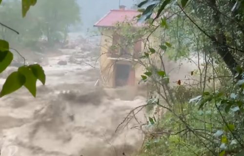 Strašne poplave u Francuskoj: Najmanje devetoro ljudi nestalo, na desetine evakuisano, Makron se oglasio