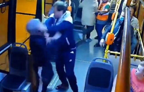 Tuča u autobusu! Putnik uhvaćen da se ŠVERCUJE, drugi jedva čekao da se pobije s njim (VIDEO)