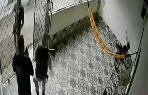 Poklon ODOZGO: Tražili kriminalca po celoj zgradi, a onda im je bukvalno "pao" u ruke (VIDEO)