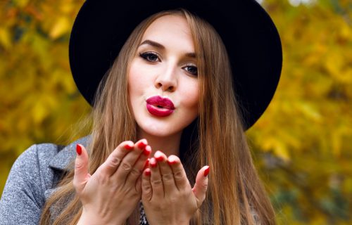 Usne u bojama JESENI: 8 nijansi KARMINA koje su ove sezone apsolutno u trendu (FOTO)