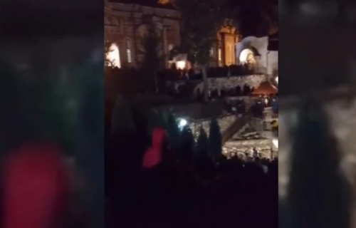 Korona BOMBA: Kada vidite koliko se ljudi nalazi ispred srpske svetinje neće vam biti dobro (VIDEO)