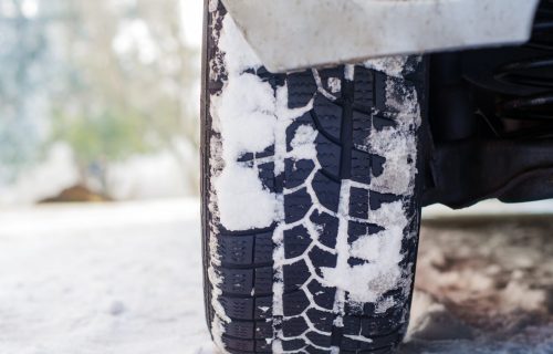 Ako putujete u komšiluk obratite pažnju: Zimske gume obavezne od sredine novembra, kazne do 6.000 evra