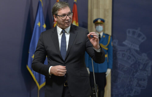 Vučić uručio MEDALJE za zasluge u borbi protiv korone: Pogledajte koga je sve predsednik odlikovao (FOTO)