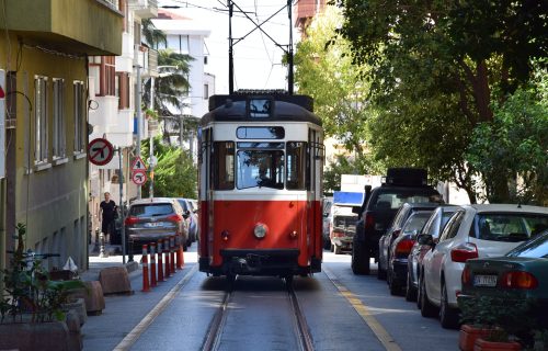 Tramvaj iskočio iz šina u centru Sarajeva, ima mrtvih