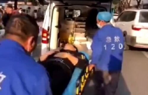 Rešio da pređe ulicu tamo gde ne treba, na kraju mu se BORILI za život (VIDEO)