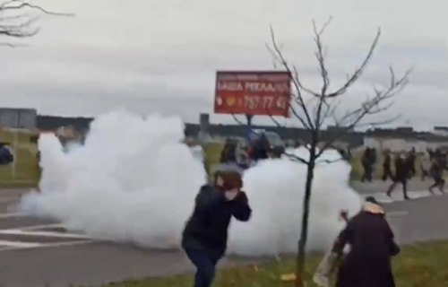 Haos u Belorusiji: Policija PUCA i privodi ljude, na ulicama desetine hiljada demonstranata (VIDEO)