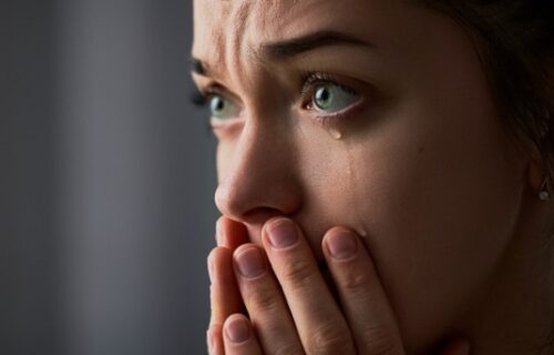 LEKARI širom sveta u neverici: Devojka medicinski FENOMEN, evo šta iz njenih očiju izlazi umesto SUZA