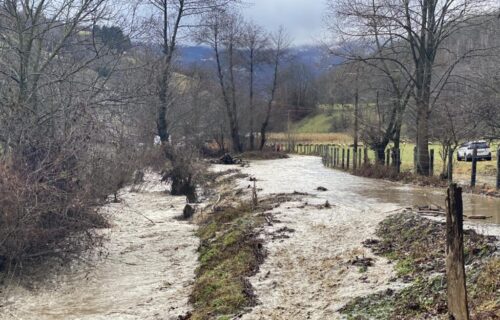 Poplave u Prijepolju: Izlila se Slatina, stotine ljudi ODSEČENO od sveta, kiša napravila HAOS (FOTO)