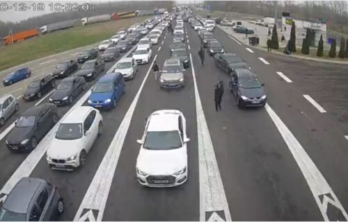 Horgoš i Batrovci i dalje potpuno ZAKRČENI: Kliknite OVDE da proverite trenutno stanje na granici (VIDEO)