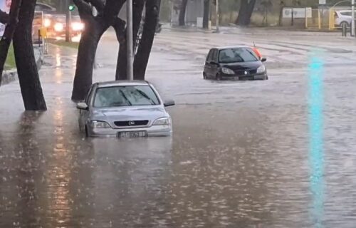 Split POPLAVLJEN: GRUNULA jaka kiša, ulice pod vodom, automobili se jedva probijaju (VIDEO)