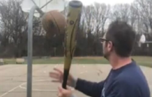 Koliko puta je ovo pokušavao da uradi? Bejzbol palicom pogodio koš (VIDEO)