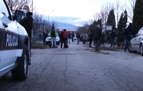 HAOS u Bihaću: Građani BLOKIRALI ulaz u migrantski kamp, ovu stvar neće dopustiti (VIDEO)