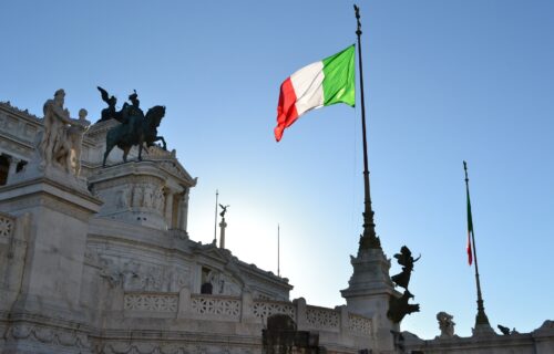 Novina u ličnim kartama u Italiji: Evo šta će stajati umesto termina "majka" ili "otac"