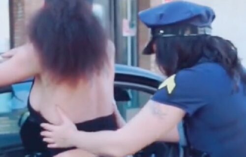 Ovakav pretres niste videli: Policajka se baš UŽIVELA, pa žestoko ispipala devojku po ZADNJICI (VIDEO)