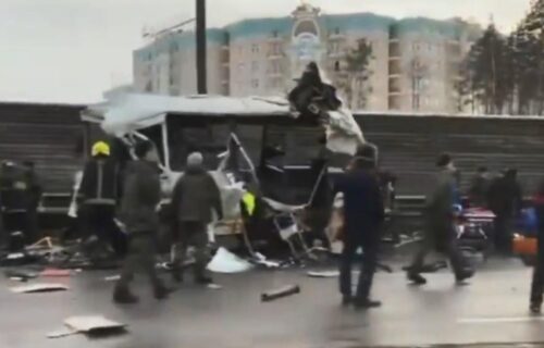 Stravična nesreća u Moskvi: Kamion pokosio 4 ruska vojna autobusa, poginulo četvoro (VIDEO)