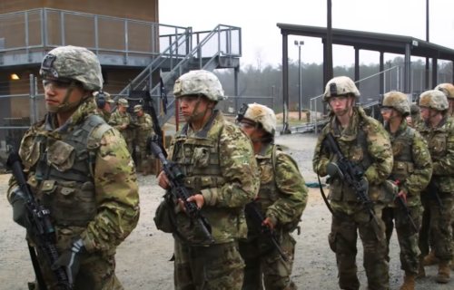 Kritike pljušte: Američki vojnici od sada mogu da lakiraju nokte (VIDEO)