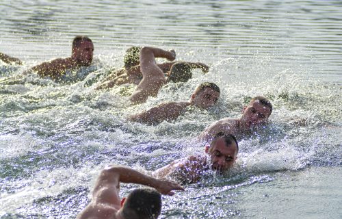 Zašto se pliva za Časni krst? Sveštenik Aleksandar otkriva pravoslavnu tradiciju