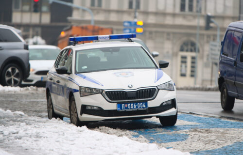 Drama u Nišu: Razbojnik se progurao pored mušterija u prodavnici, pa potegao pištolj