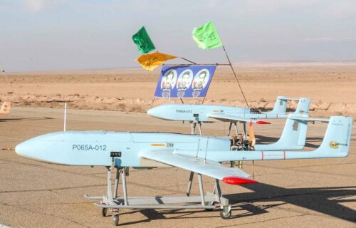 ORUŽJE BUDUĆNOSTI: Iranski dronovi u akciji, među njima i "kamikaze" (VIDEO)