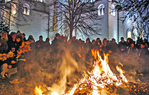 Nemojte zaspati dok ne otkuca ovaj čas! Običaj na BADNJI DAN koji se poštujte bez POGOVORA