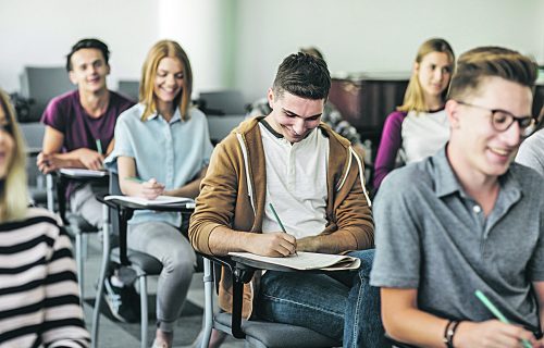 Održan test iz srpskog jezika: Svi pričaju o DVADESETOM pitanju, a evo šta o tome kažu maturanti