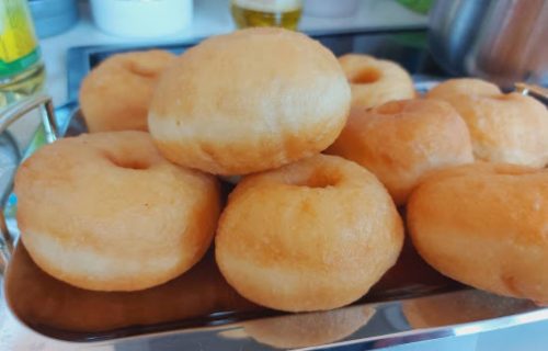 Jedno testo, dve savršene poslastice: Mekane krofne ili hrskave kiflice, vi birate! (RECEPT+VIDEO)