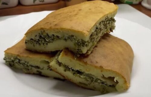 Troslojna brza pita bez kora, sa spanaćem, sirom i lukom (RECEPT+VIDEO)