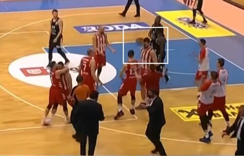 Ovo sigurno niste primetili na TV-u: Lazić nakon pobede bacio loptu u vis, a Kuzmić nastradao! (VIDEO)