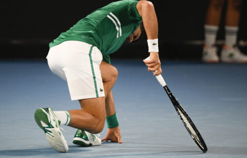Bezobrazluk mladog tenisera: Najbolji prijatelj Nika Kirjosa se podsmeva Novakovoj povredi! (FOTO)