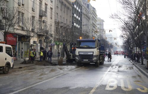 Pogledajte SNIMAK sa lica mesta: HAOS kod Beograđanke posle pucanja cevi, velike gužve u gradu (VIDEO)