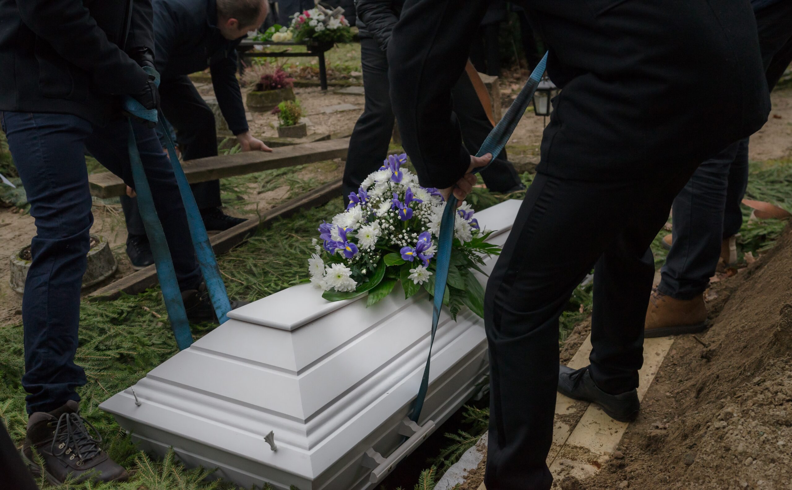 Что делают на похоронах родственникам