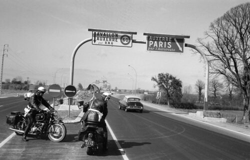 Podmornica kao inspiracija: Najluđu kacigu za motocikliste napravili su Francuzi 1950-ih (VIDEO)