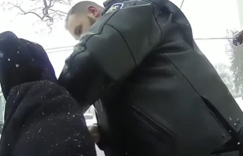 Devojčica (9) pretila da će ubiti majku, pa sebe: Policajci u haosu napravili ŠOKANTAN potez (VIDEO)