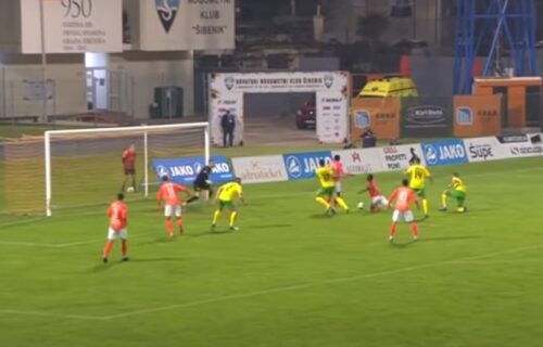 Potez o kom priča region: Na kolenima trčao i umalo postigao gol (VIDEO)