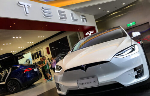 Rekordnih 5,5 MILIONA dolara profita: Tesla gotovo udvostručio proizvodnju u 2021. godini