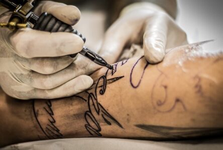 Tetovaže su modernije nego ikada, ali medicinska istraživanja donose loše vesti: Tetoviranjem se povećava rizik od kancera