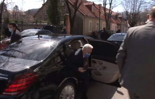 Krivokapić ZABORAVIO obećanje narodu: Na Cetinje stigao MERCEDESOM, ne ide više taksijem (VIDEO)