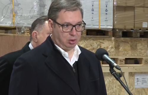 Predsednik Vučić uručio pomoć Republici Srpskoj: Donirano 30 kliničkih i 5 transportnih respiratora