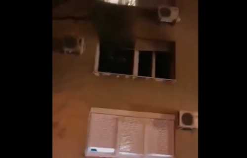 Deca se igrala, pa zapalila stan u centru Novog Sada: Vatrogasci i policija tešili uplakane mališane