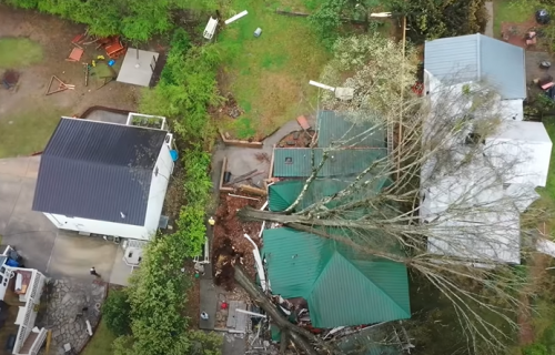 Tornado napravio HAOS: Udario na manja mesta, velika materijalna šteta! (VIDEO)