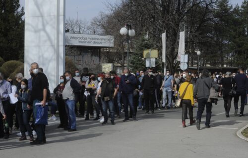 HVALA SRBIJI! Strani državljani oduševljeni: U superlativu pričaju o vakcinaciji u našoj zemlji (FOTO)