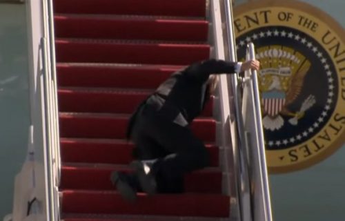 PAO američki predsednik! Cela planeta gleda ovaj snimak Bajdena (VIDEO)