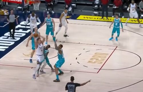 Jokić jednim potezom prevario ceo tim rivala: Igrači Šarlota nisu znali šta ih je snašlo! (VIDEO)