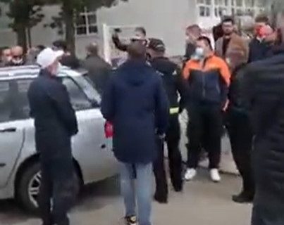 Rastu TENZIJE u Nikšiću: Isprovocirani građani uzvikivali: "Šta će Grbović ovde?" (VIDEO)