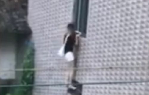 Izgubila ključ, pa u pijanom stanju probala da uđe u stan kroz prozor: Usledio je bolan pad (VIDEO)
