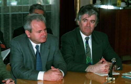 Razgovor Miloševića i Karadžića: "Ko hoće da se bije, tu smo i jači smo, a Alija može da se NOSI" (VIDEO)
