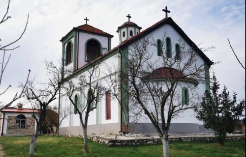 Napad za vreme Zadušnica: Pravoslavna crkva OBIJENA pajserom, novi udar na Srbe na Kosovu i Metohiji